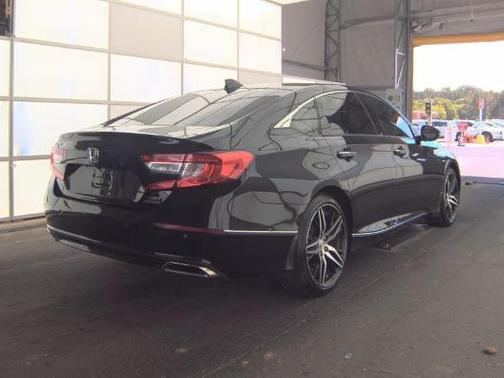 Crystal Black Pearl 2022 Honda Accord Touring 2.0T