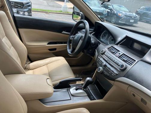 Crystal Black Pearl 2011 Honda Accord SE
