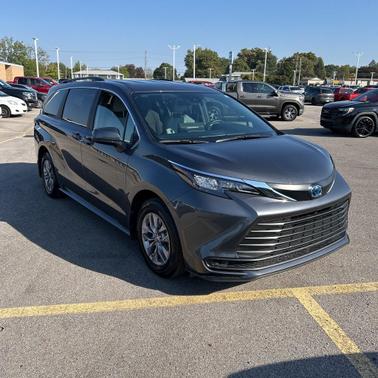 2025 Toyota Sienna LE