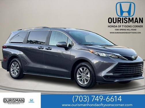2025 Toyota Sienna LE