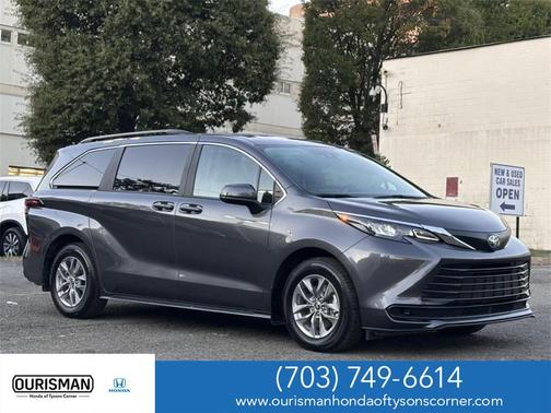 2025 Toyota Sienna LE