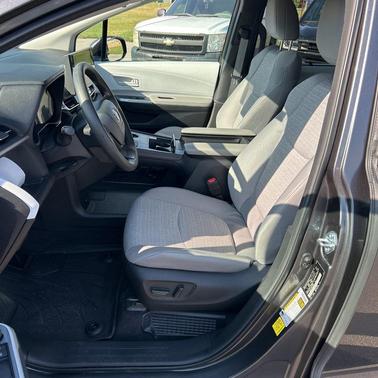 2025 Toyota Sienna LE