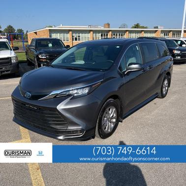 2025 Toyota Sienna LE