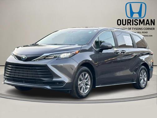 2025 Toyota Sienna LE