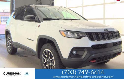 Bright White Clearcoat 2024 Jeep Compass Trailhawk