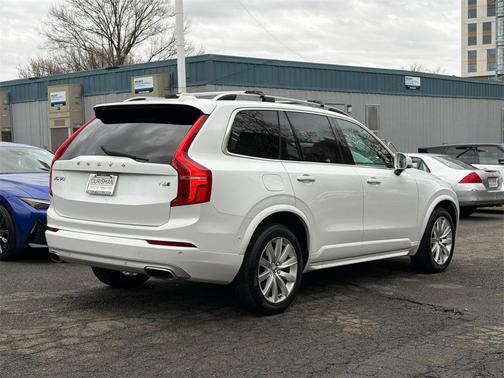 2016 Volvo XC90 T6 Momentum