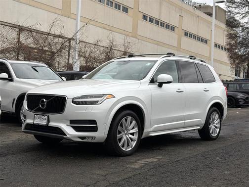 2016 Volvo XC90 T6 Momentum