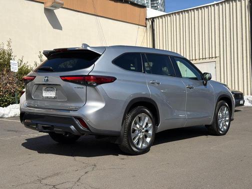 2022 Toyota Highlander Hybrid Limited