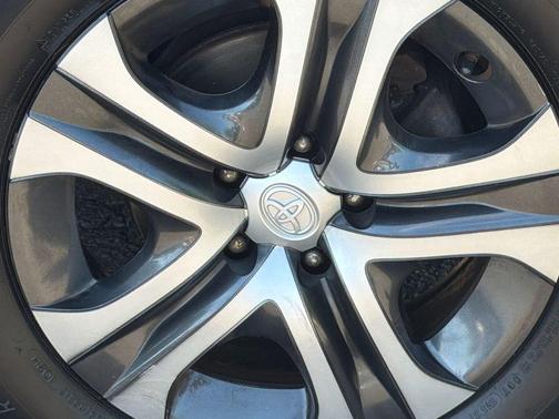 Super White 2017 Toyota RAV4 LE
