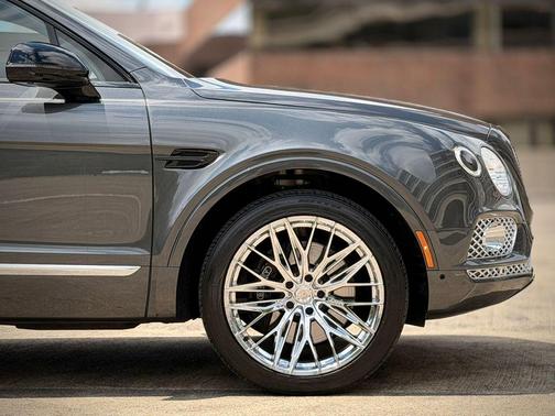 Gray 2019 Bentley Bentayga V8