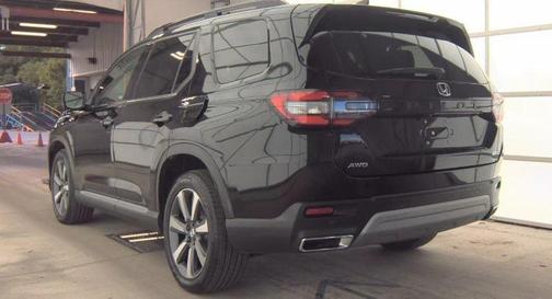 2025 Honda Pilot Touring 8-Passenger