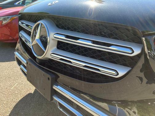 Black 2022 Mercedes-Benz GLC 300 4MATIC