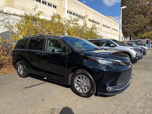 2022 Toyota Sienna XLE