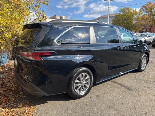 2022 Toyota Sienna XLE