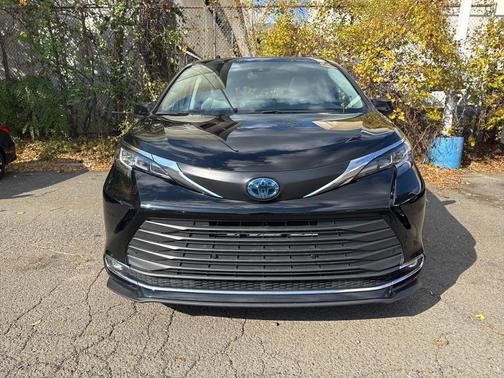 2022 Toyota Sienna XLE