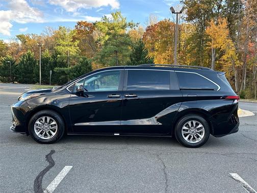 2022 Toyota Sienna XLE