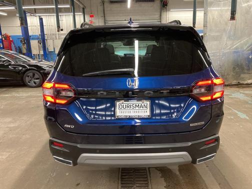 2025 Honda Pilot Touring 8-Passenger