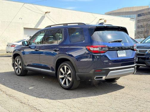 2025 Honda Pilot Touring 8-Passenger