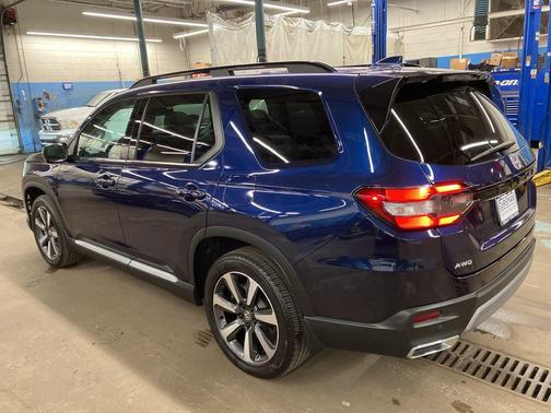 2025 Honda Pilot Touring 8-Passenger