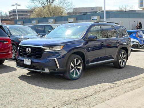 2025 Honda Pilot Touring 8-Passenger