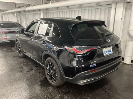 Crystal Black Pearl 2025 Honda HR-V AWD Sport