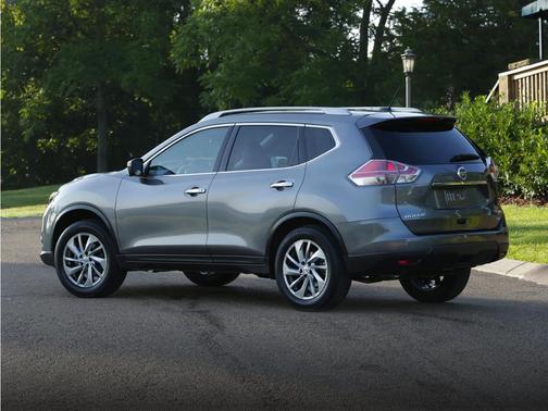Magnetic Black 2016 Nissan Rogue SV