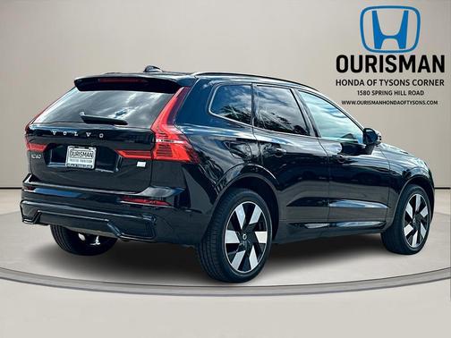 2024 Volvo XC60 Recharge Plug-In Hybrid T8 Plus Dark Theme