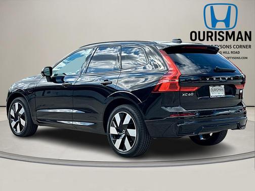 2024 Volvo XC60 Recharge Plug-In Hybrid T8 Plus Dark Theme