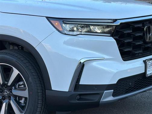 2025 Honda Pilot Touring 8-Passenger