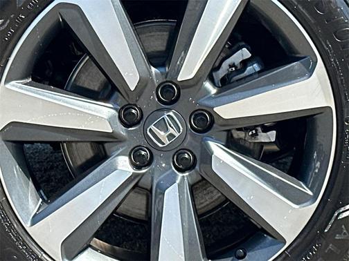 2025 Honda Pilot Touring 8-Passenger