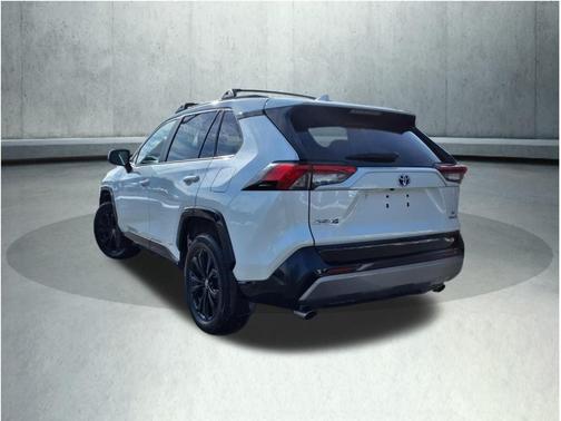 2022 Toyota RAV4 Hybrid SE