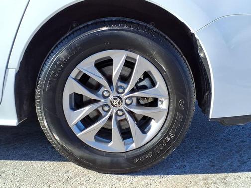 2024 Toyota Sienna LE