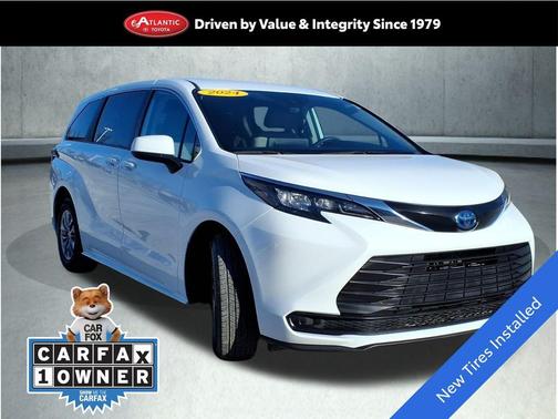 2024 Toyota Sienna LE