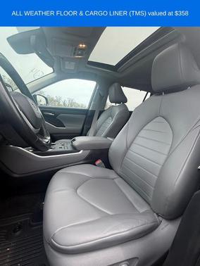 Moon Dust 2023 Toyota Highlander XLE
