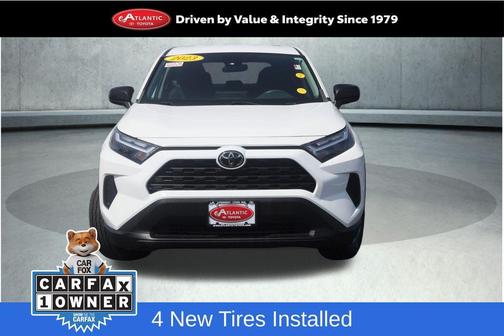 Ice 2023 Toyota RAV4 LE