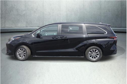 Midnight Black Metallic 2025 Toyota Sienna LE