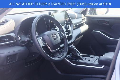 Moon Dust 2022 Toyota Highlander LE