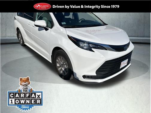 2025 Toyota Sienna LE