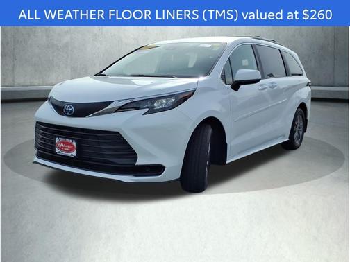 2025 Toyota Sienna LE