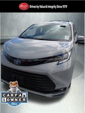 2025 Toyota Sienna Woodland Edition