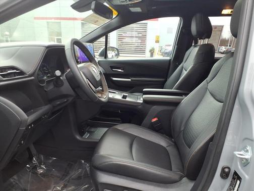 2025 Toyota Sienna Woodland Edition