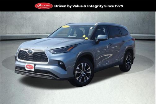 Moon Dust 2022 Toyota Highlander XLE