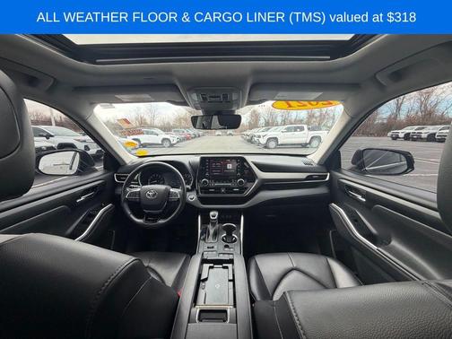 Midnight Black Metallic 2021 Toyota Highlander XLE