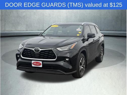 Midnight Black Metallic 2021 Toyota Highlander XLE
