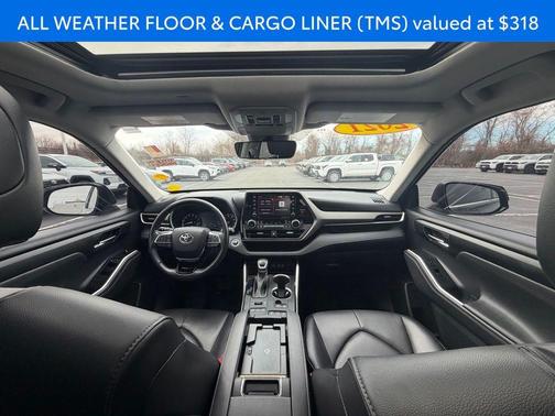 Midnight Black Metallic 2021 Toyota Highlander XLE