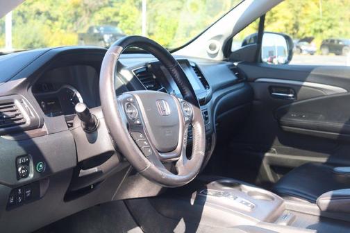 Crystal Black Pearl 2022 Honda Ridgeline RTL