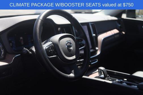 Onyx Black Metallic 2024 Volvo XC60 B5 Plus Dark Theme