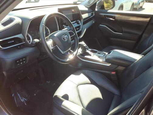 2022 Toyota Highlander Hybrid Limited
