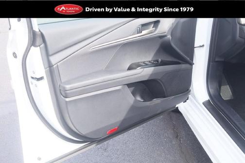 Ice 2026 Toyota Camry SE