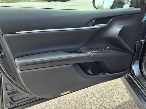 2021 Toyota Camry Hybrid XLE